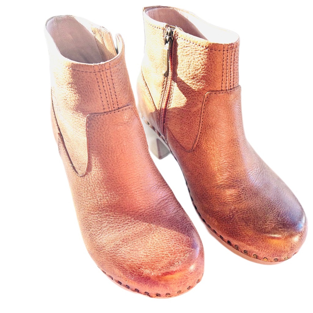 Dansko Sarah Bootie - Tan Milled Burnished